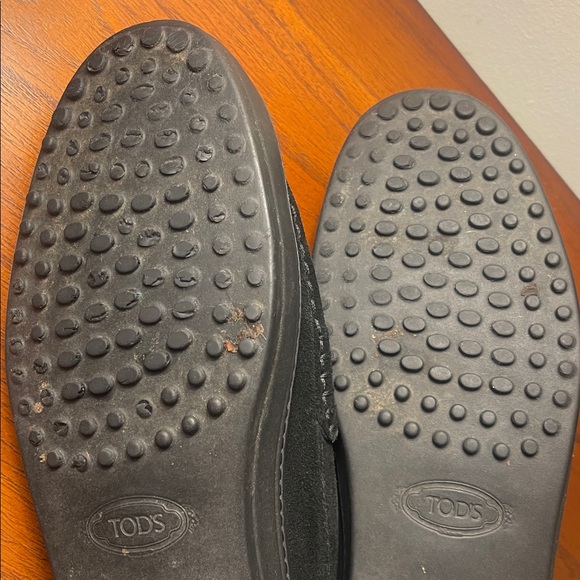 Elegant Tod’s Black Suede Men's Slip-On Loafers - Picture 8 of 8